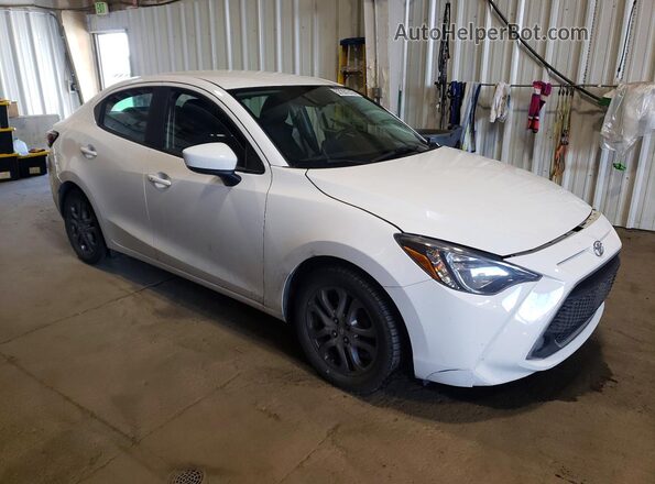 3MYDLBYV3KY527254 2019 TOYOTA YARIS White Przód prawy