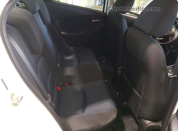 3MYDLBYV3KY527254 2019 TOYOTA YARIS White Widok tylnych siedzeń