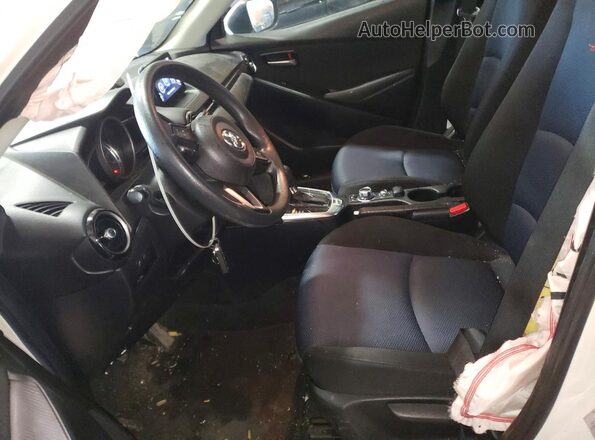 3MYDLBYV3KY527254 2019 TOYOTA YARIS White Widok wnętrza z przodu