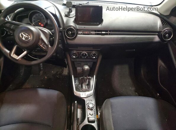 3MYDLBYV3KY527254 2019 TOYOTA YARIS White Widok deski rozdzielczej