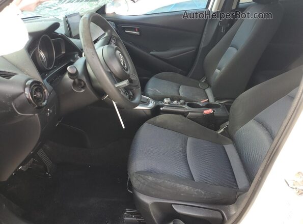 3MYDLBYV3KY528419 2019 TOYOTA YARIS White Front interior view