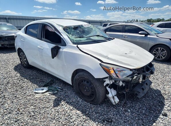 3MYDLBYV3KY528419 2019 TOYOTA YARIS White Front right