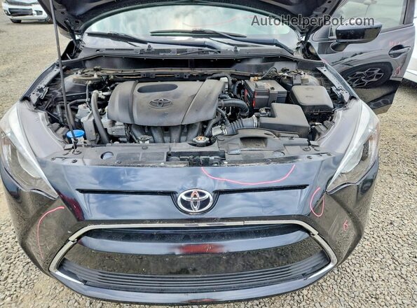 3MYDLBYV4HY153651 2017 TOYOTA YARIS Black უკანა სალონის ხედი
