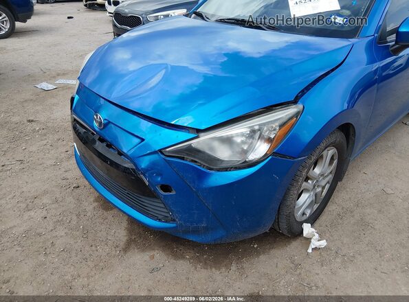3MYDLBYV4HY154668 2017 TOYOTA YARIS IA Blue Widok z przodu