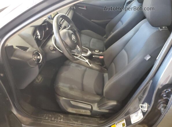 3MYDLBYV4HY156257 2017 TOYOTA YARIS Gray წინა სალონის ხედი