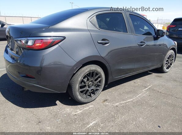 3MYDLBYV4HY179473 2017 TOYOTA YARIS IA Gray Задня права чверть