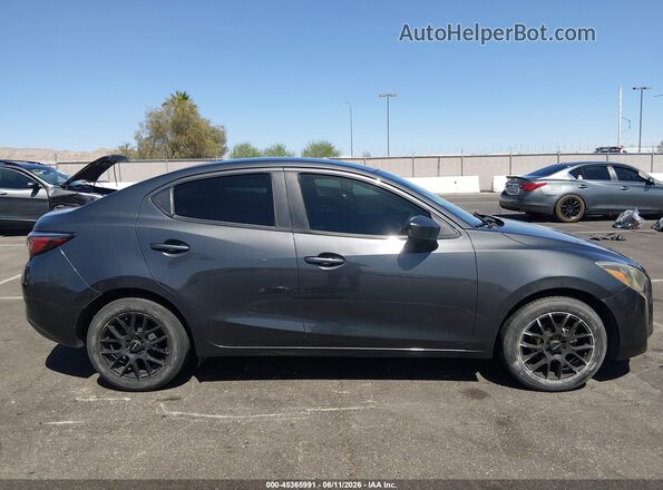 3MYDLBYV4HY179473 2017 TOYOTA YARIS IA Gray Вид щитка приладів
