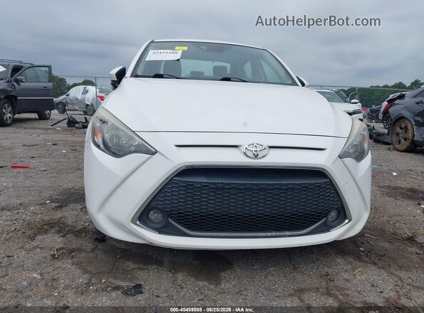 3MYDLBYV4KY502590 2019 TOYOTA YARIS White Rear interior view