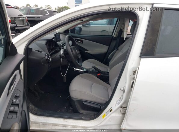 3MYDLBYV4KY509989 2019 TOYOTA YARIS White Widok wnętrza z przodu