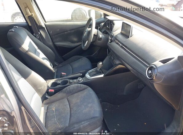 3MYDLBYV5HY186867 2017 TOYOTA YARIS IA Gray Vista interior delantera