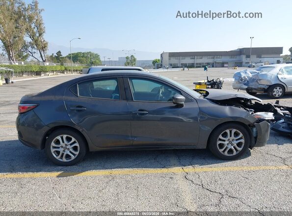 3MYDLBYV5HY186867 2017 TOYOTA YARIS IA Gray Vista interior trasera