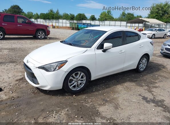3MYDLBYV5HY189543 2017 TOYOTA YARIS IA White წინა მარცხენა ხედი სამი მეოთხედიდან