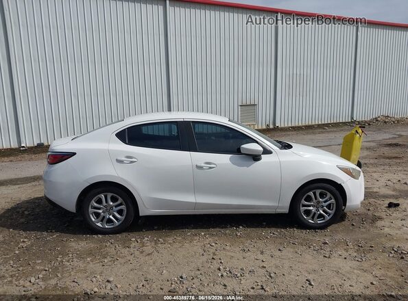 3MYDLBYV5HY189543 2017 TOYOTA YARIS IA White უკანა სალონის ხედი
