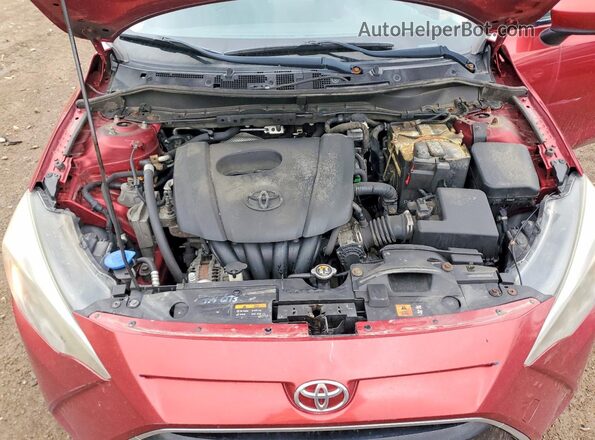 3MYDLBYV5JY300582 2018 TOYOTA YARIS Red Widok wnętrza z tyłu