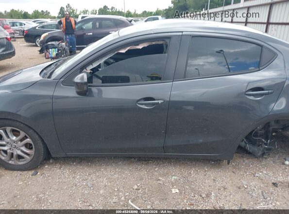 3MYDLBYV5JY313784 2018 TOYOTA YARIS IA Gray Widok wnętrza z tyłu