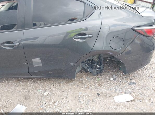 3MYDLBYV5JY313784 2018 TOYOTA YARIS IA Gray 