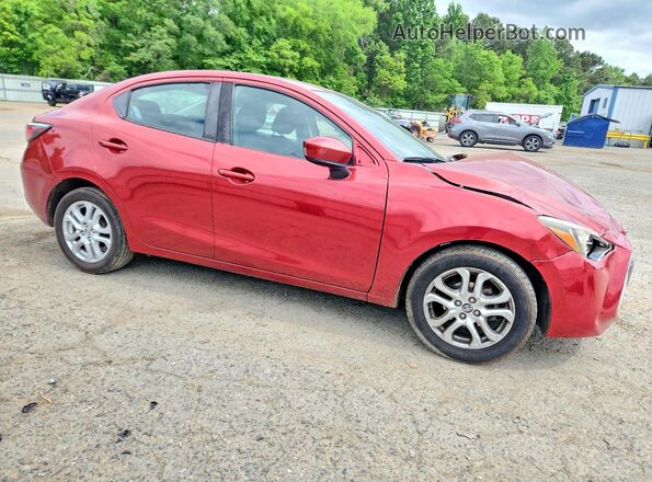 3MYDLBYV5JY322095 2018 TOYOTA YARIS Red 