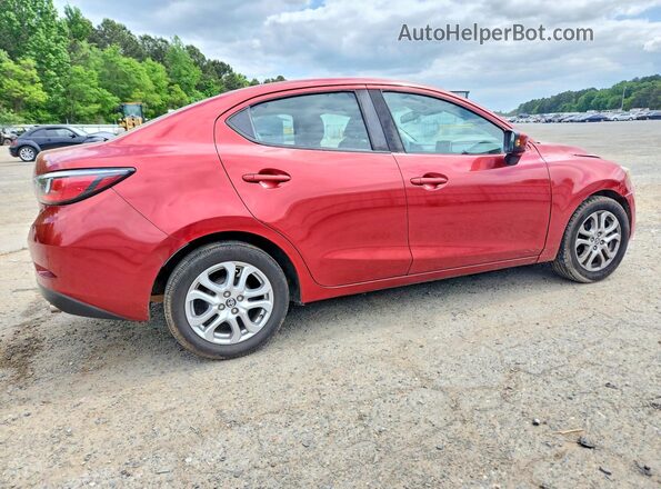 3MYDLBYV5JY322095 2018 TOYOTA YARIS Red 