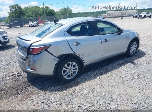 3MYDLBYV5JY332951 2018 TOYOTA YARIS IA Silver Հետևի աջ