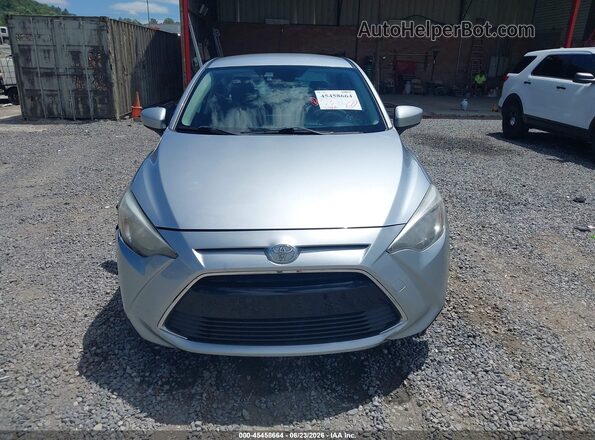 3MYDLBYV5JY332951 2018 TOYOTA YARIS IA Silver Սարքավորումների վահանակի տեսք