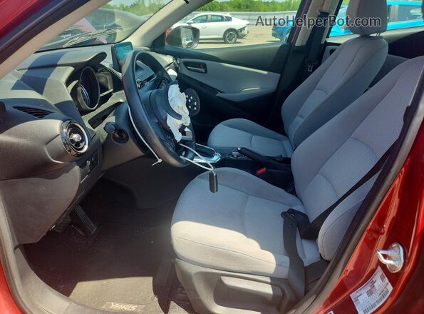 3MYDLBYV5KY503389 2019 TOYOTA YARIS Red Vista interior delantera