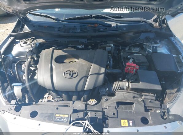 3MYDLBYV5KY504557 2019 TOYOTA YARIS Серебряный Вид сзади
