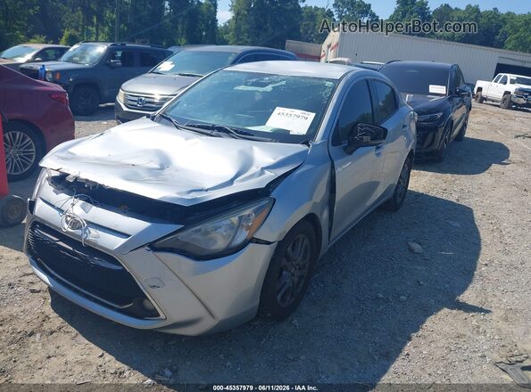 3MYDLBYV5KY504557 2019 TOYOTA YARIS Серебряный Передняя левая четверть