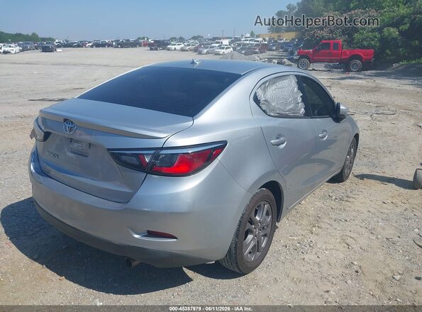 3MYDLBYV5KY504557 2019 TOYOTA YARIS Серебряный Задняя правая четверть