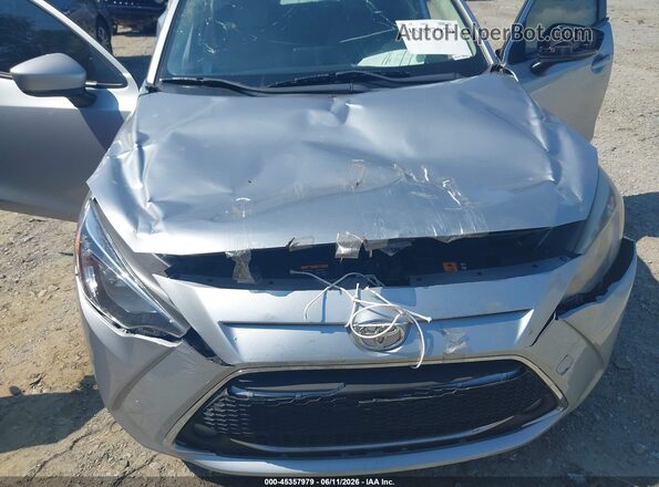 3MYDLBYV5KY504557 2019 TOYOTA YARIS Серебряный Вид спереди