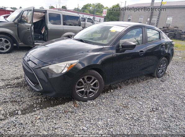 3MYDLBYV5KY514845 2019 TOYOTA YARIS Черный Передняя левая четверть