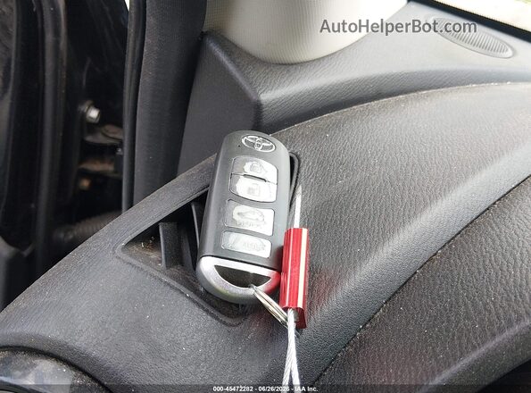 3MYDLBYV5KY514845 2019 TOYOTA YARIS Черный Вид панели приборов