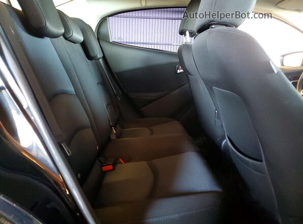 3MYDLBYV6HY181418 2017 TOYOTA YARIS Black Հետևի նստատեղերի տեսք