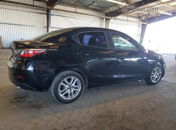 3MYDLBYV6HY181418 2017 TOYOTA YARIS Black Հետևի աջ