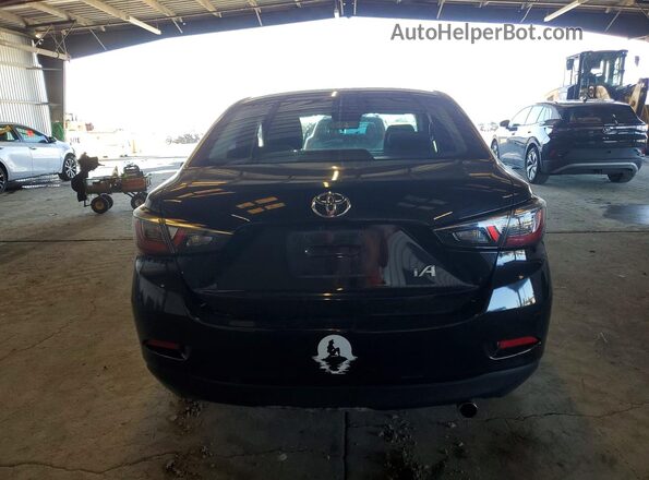 3MYDLBYV6HY181418 2017 TOYOTA YARIS Black Հետևի տեսք