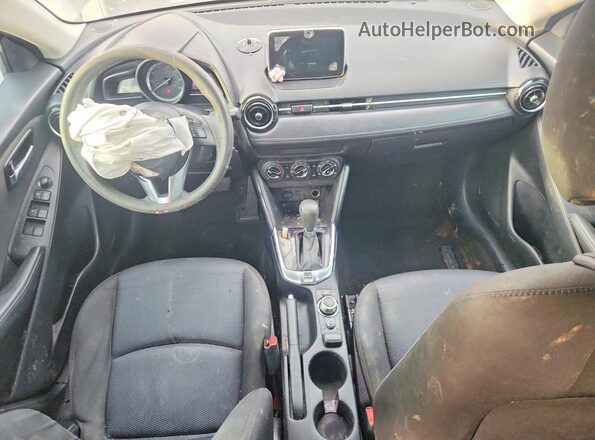 3MYDLBYV6HY189227 2017 TOYOTA YARIS Blue Առջևի վահանակի տեսք