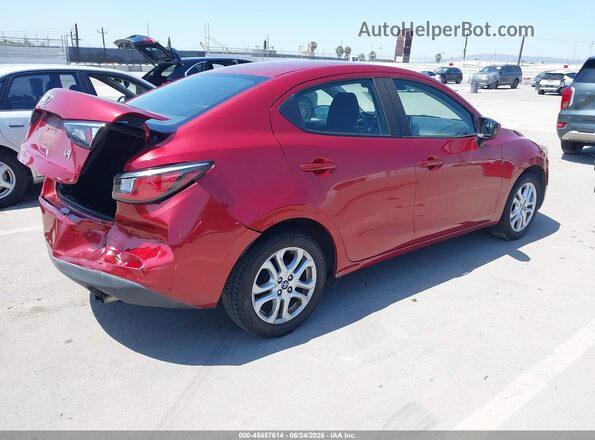 3MYDLBYV6JY305175 2018 TOYOTA YARIS IA Бордовый Задняя правая четверть