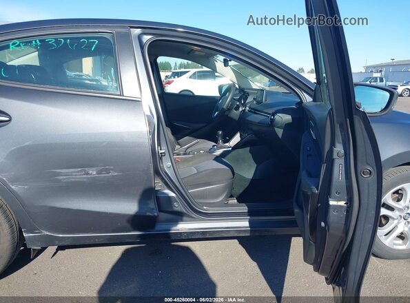 3MYDLBYV6JY312420 2018 TOYOTA YARIS IA Gray Vista interior delantera