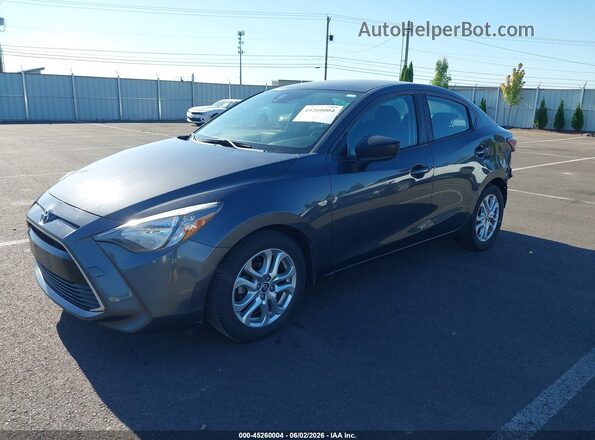 3MYDLBYV6JY312420 2018 TOYOTA YARIS IA Gray Vista tres cuartos delantera izquierda