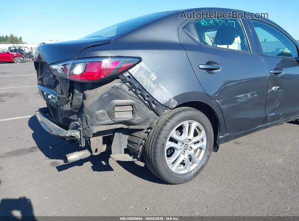 3MYDLBYV6JY312420 2018 TOYOTA YARIS IA Gray 