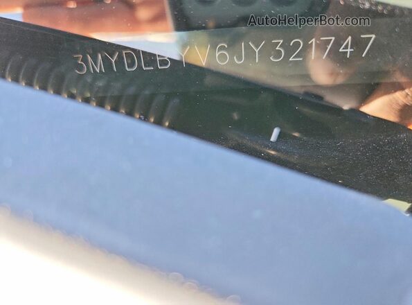 3MYDLBYV6JY321747 2018 TOYOTA YARIS Silver Vista del compartimento del motor