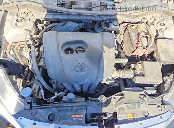 3MYDLBYV6JY321747 2018 TOYOTA YARIS Silver Vista interior trasera