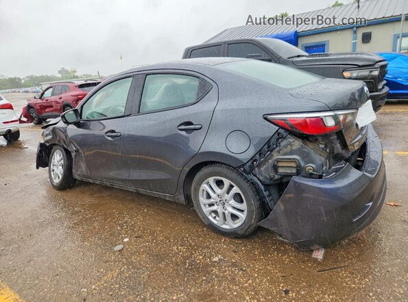3MYDLBYV6JY323174 2018 TOYOTA YARIS Gray Задня ліва чверть