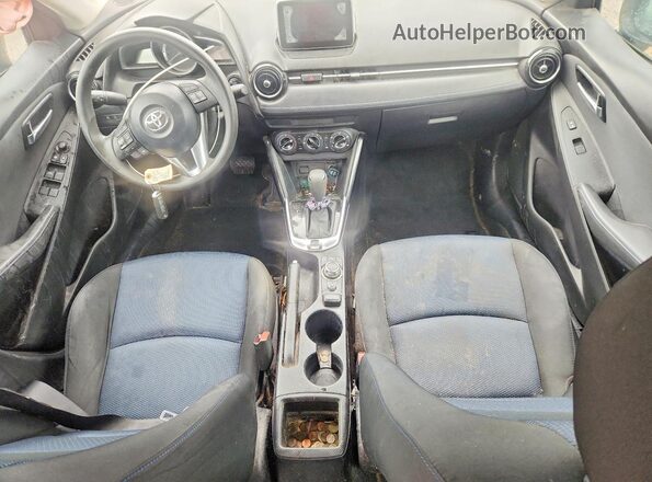 3MYDLBYV6JY323174 2018 TOYOTA YARIS Gray Вид панелі приладів