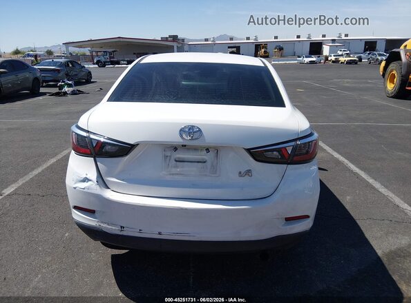 3MYDLBYV6JY324597 2018 TOYOTA YARIS IA White 
