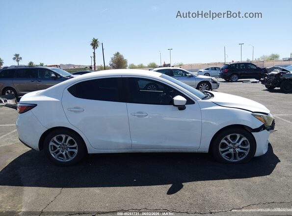 3MYDLBYV6JY324597 2018 TOYOTA YARIS IA White Вид задньої частини салону