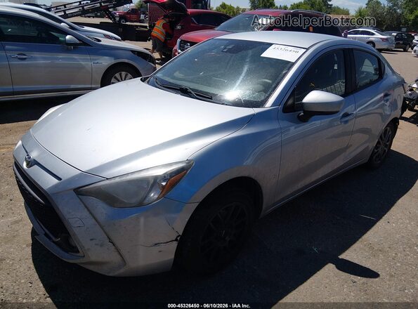 3MYDLBYV6KY510240 2019 TOYOTA YARIS Gray Front left