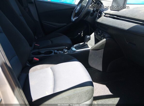 3MYDLBYV6KY510240 2019 TOYOTA YARIS Gray Front interior view
