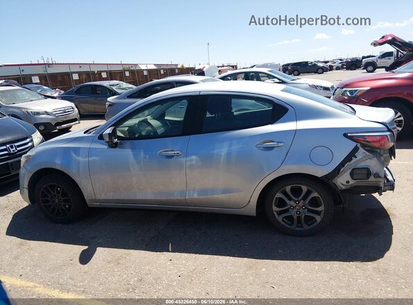3MYDLBYV6KY510240 2019 TOYOTA YARIS Gray 360 interior view