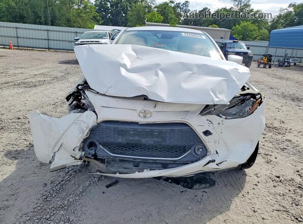 3MYDLBYV6KY522744 2019 TOYOTA YARIS White Դիմացի տեսք
