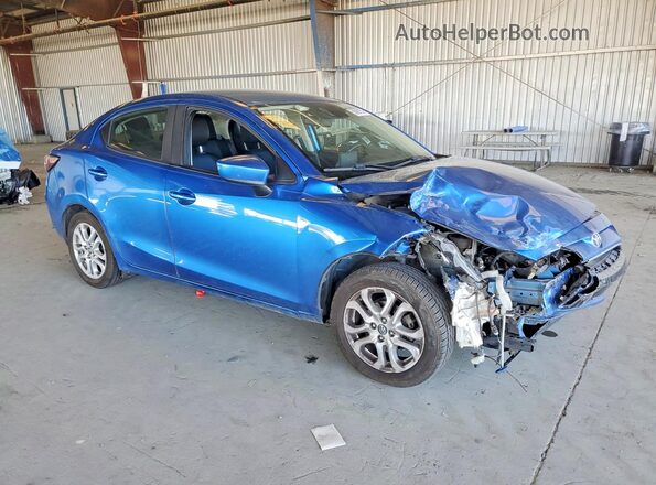 3MYDLBYV7HY147715 2017 TOYOTA YARIS Синий Передняя правая четверть